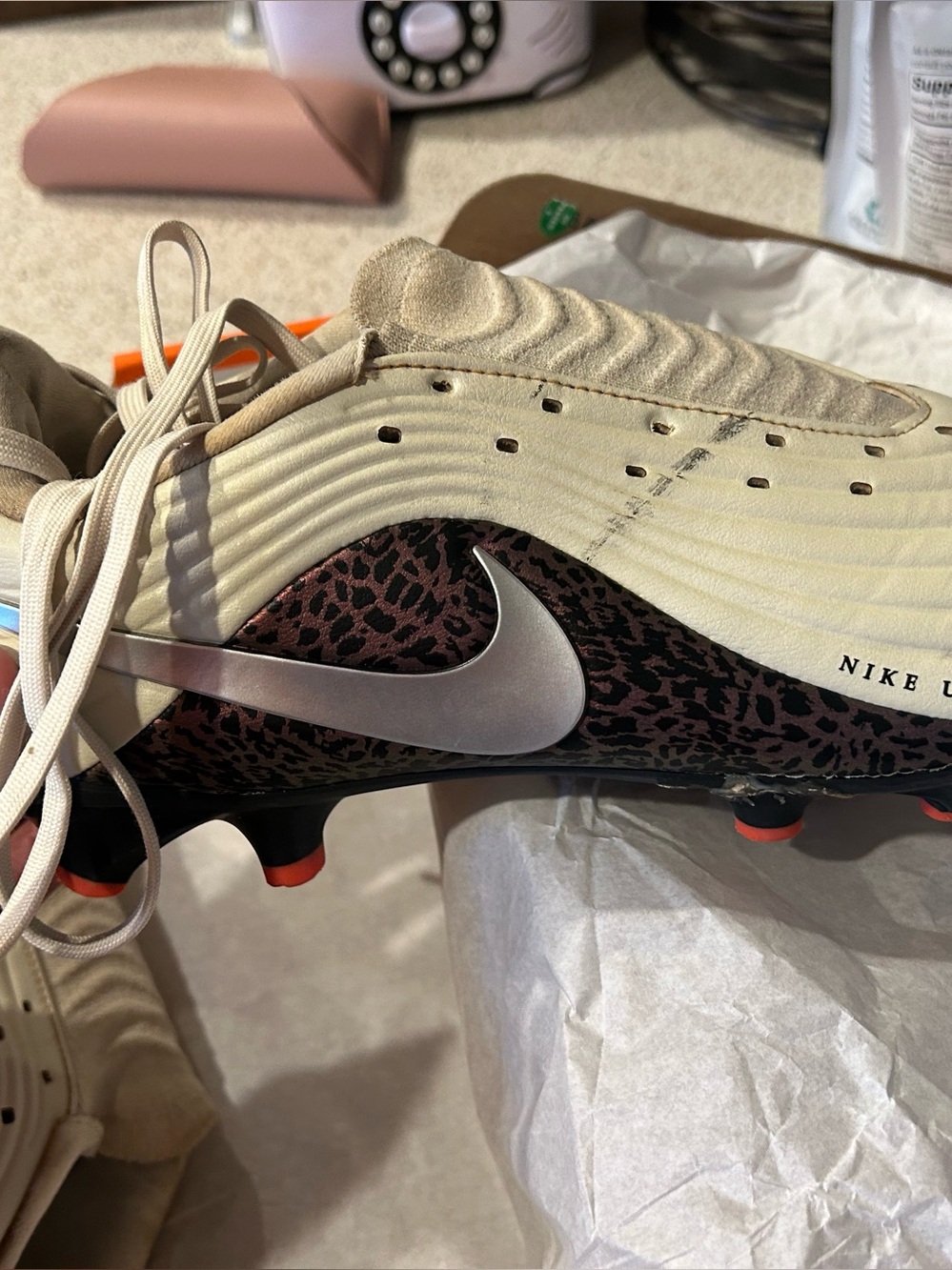 Nike Men’s Beige Soccer Cleats with Silver Swoosh Size 9 women